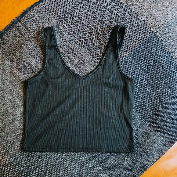 Shein Black Ribbed Cropped Tank (Size M) - Picture 2 of 4